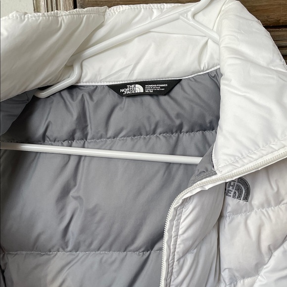 The North Face Women's White Puffer Vest - Picture 4 of 5